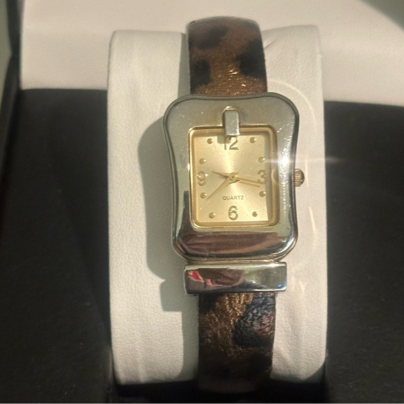 Vintage Y2K "Belt Buckle" Bangle Watch – Animal Print/Leopard/Cheetah - Picture 2 of 10
